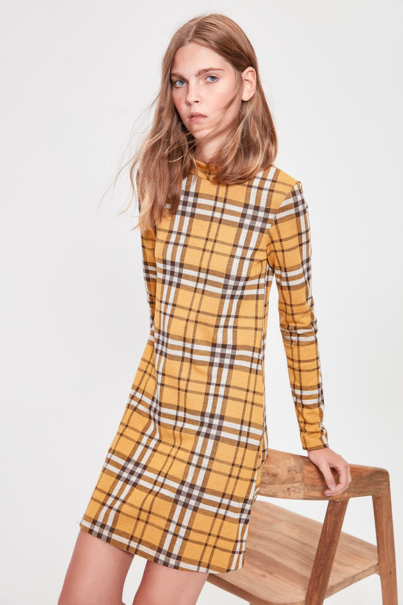 Mustard Plaid Pattern Sheer Collar Knitted Dress TWOAW20EL1729 