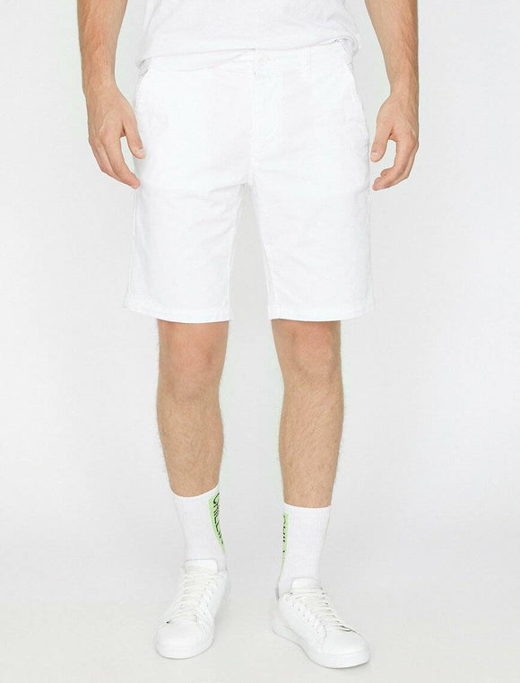 9831 White Pocket Detailed Short