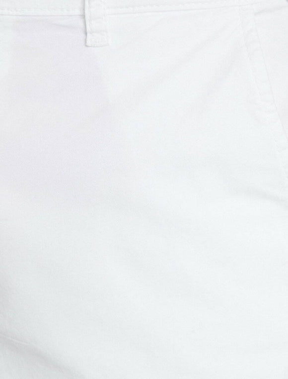 9831 White Pocket Detailed Short