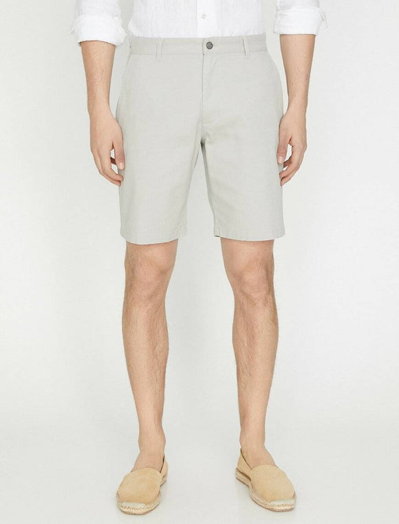 9931 White Pocket Detailed Short