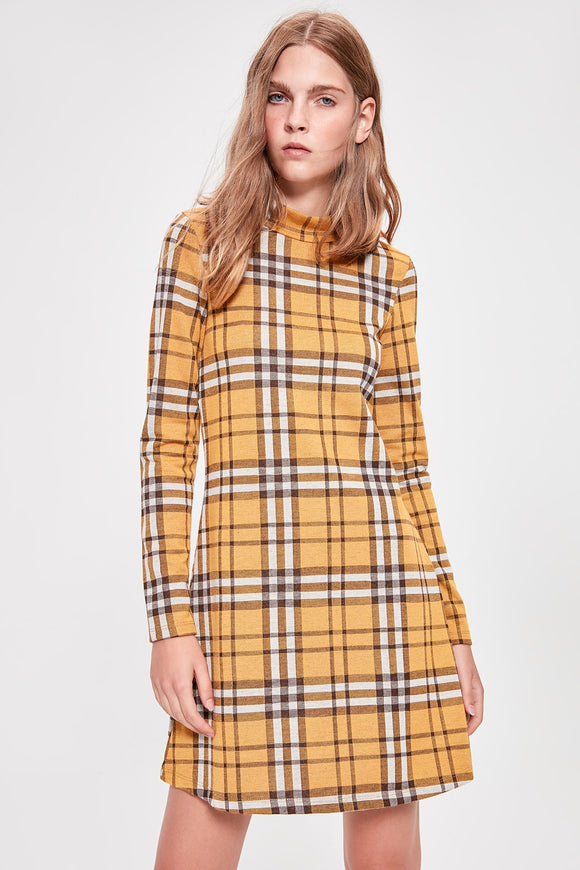  Mustard Plaid Pattern Sheer Collar Knitted Dress TWOAW20EL1729 