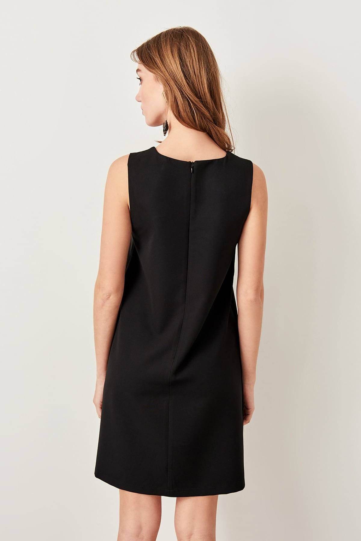 916b Black Sleeveless Shift Dress - Poised Fashion | Work Dresses